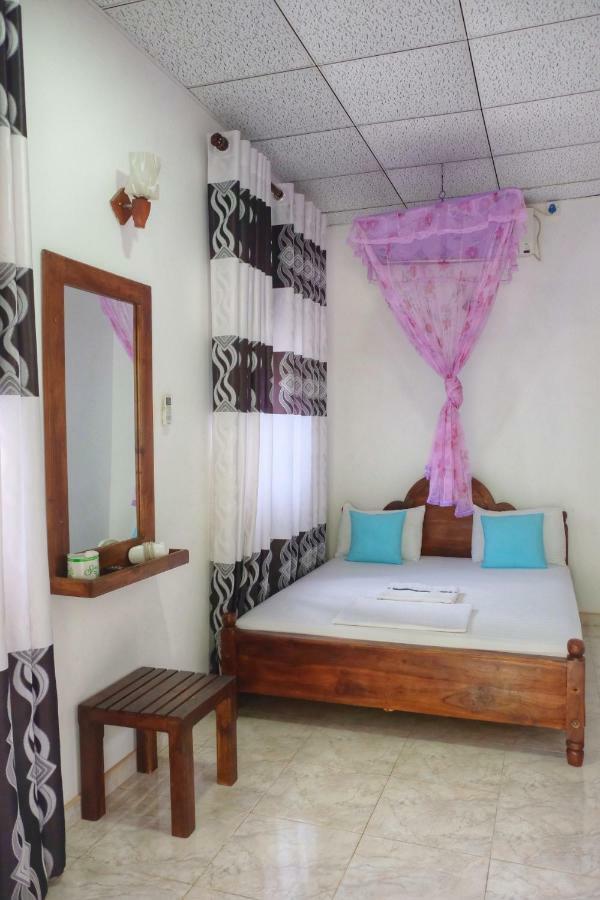 Golden Rainbow Guest House Dambulla Esterno foto